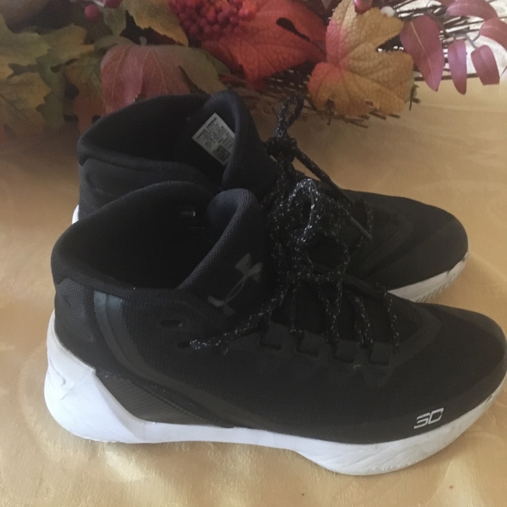Boy’s Under Armour Steph Curry Basketball Shoes